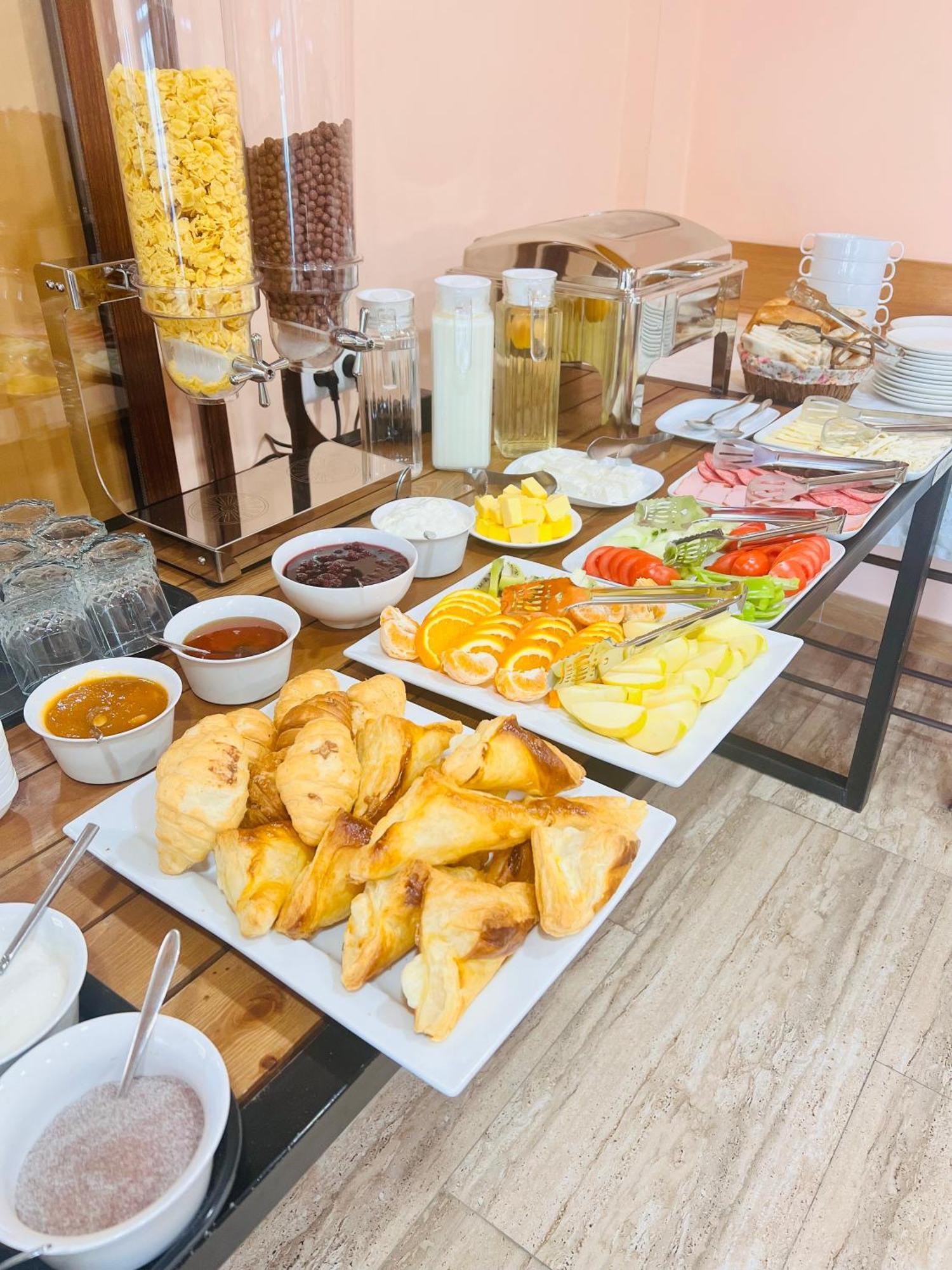 Marnar Hotel Erywań Zewnętrze zdjęcie