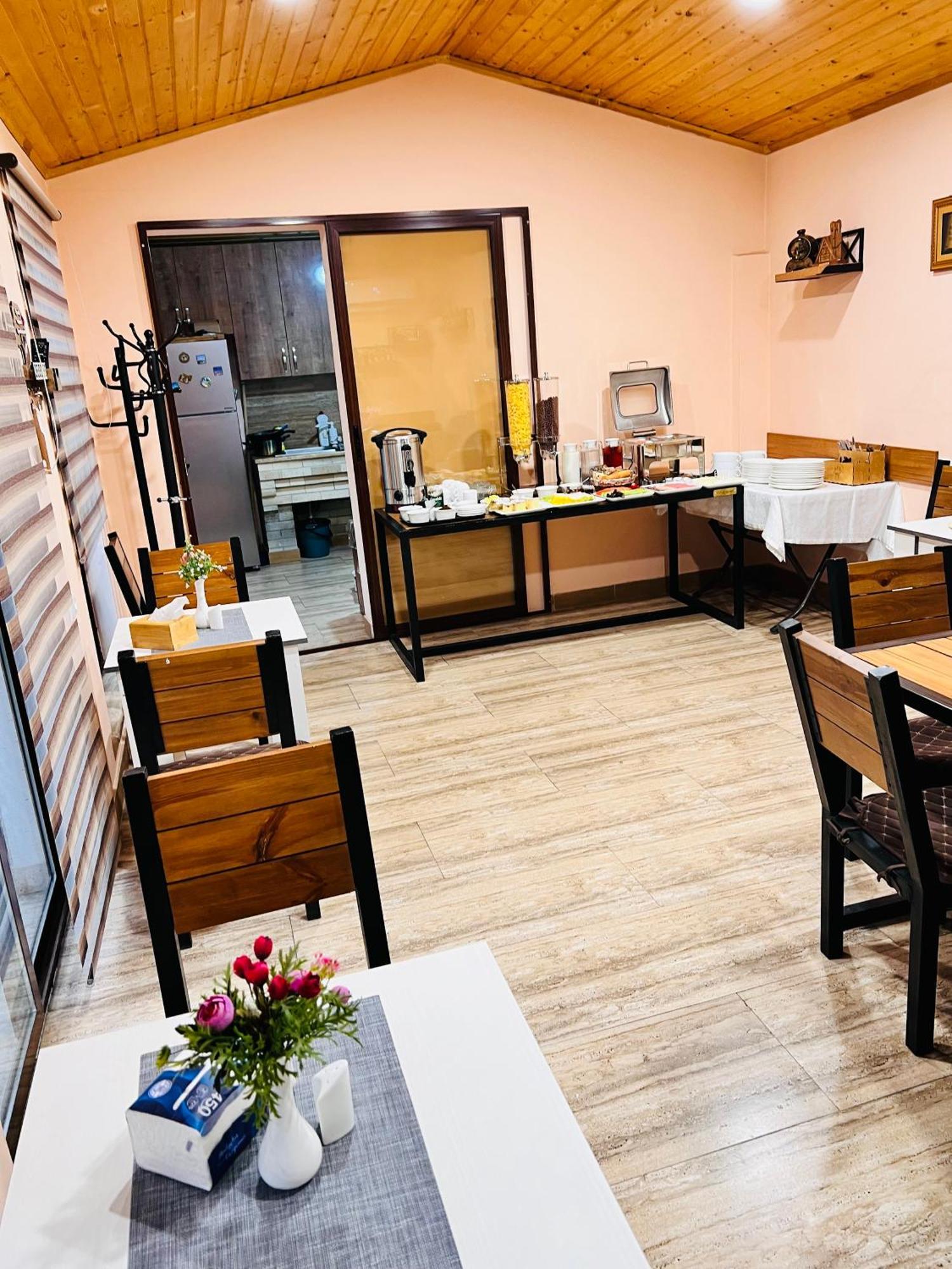 Marnar Hotel Erywań Zewnętrze zdjęcie