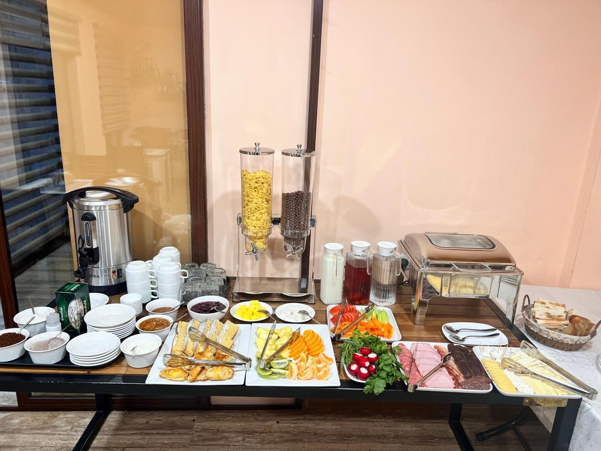 Marnar Hotel Erywań Zewnętrze zdjęcie